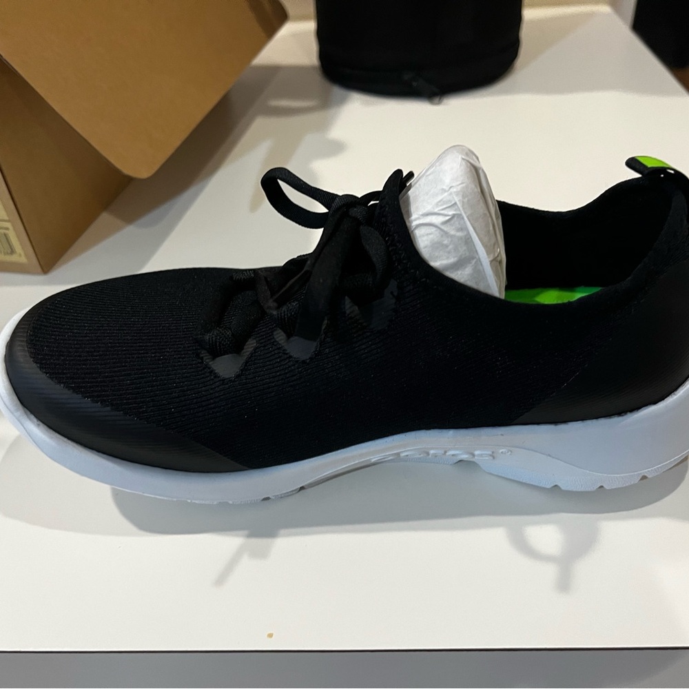 OOFOS Women's Black and White Sport Sneakers